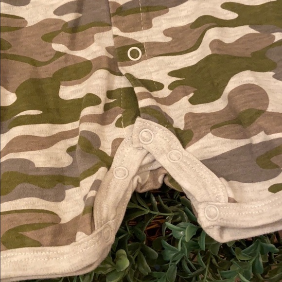 Baby Boy Camouflage Truck Romper Bodysuit Onesie - Picture 4 of 6